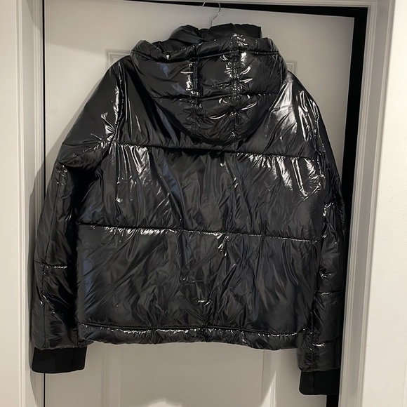 Gap Upcycled Cropped Midweight Puffer Jacket - Picture 2 of 5